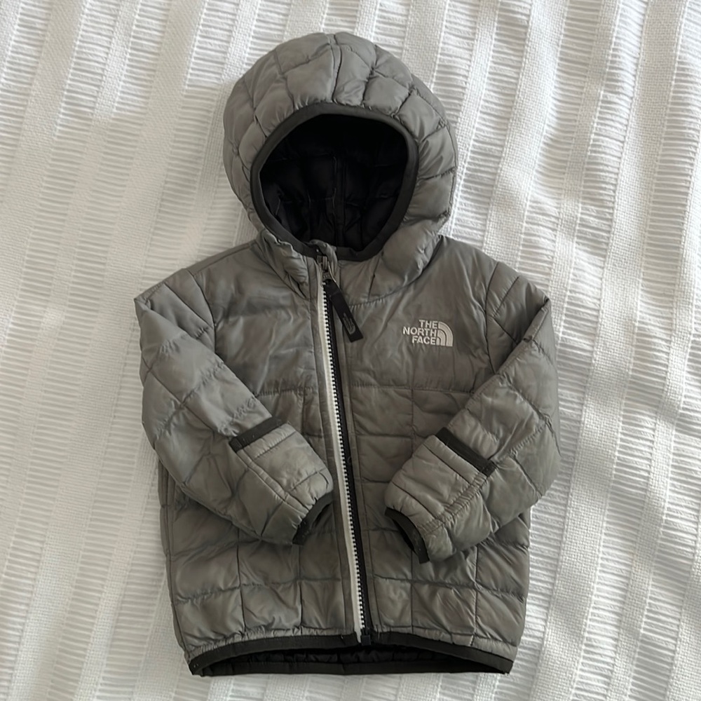 Northface Infant Thermoball Eco hoodie jacket, size 6-12 months.